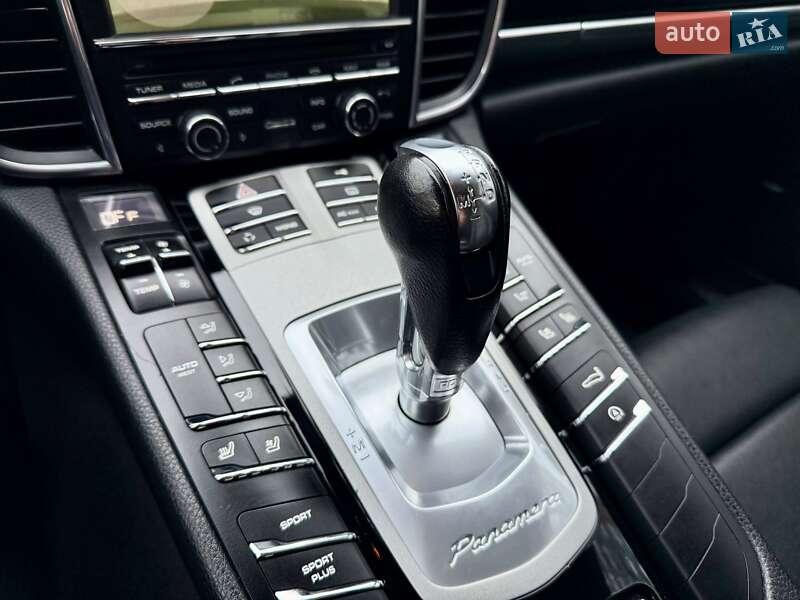Фастбэк Porsche Panamera 2011 в Одессе