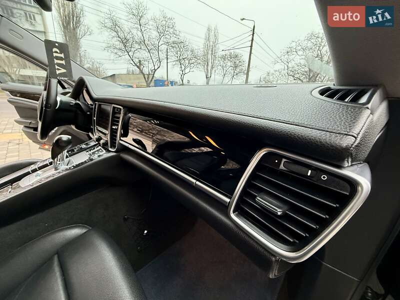Фастбэк Porsche Panamera 2011 в Одессе