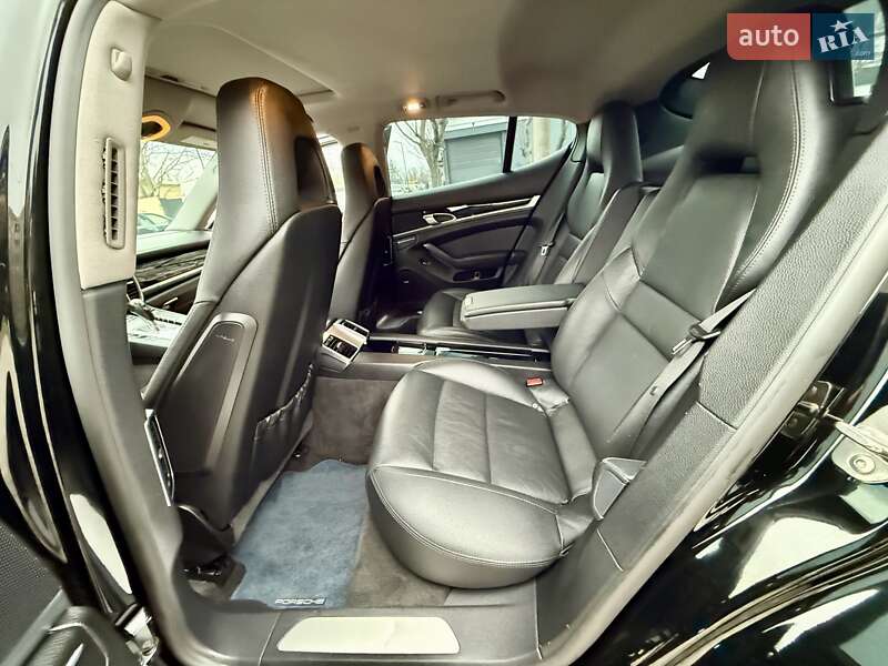 Фастбэк Porsche Panamera 2011 в Одессе