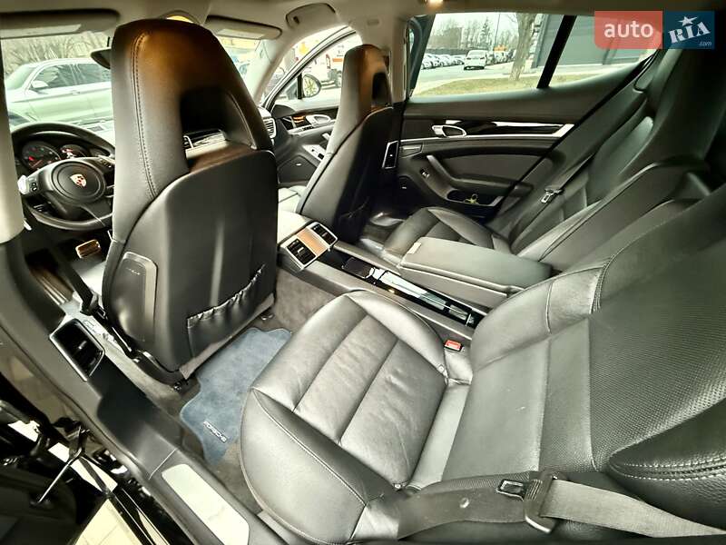 Фастбэк Porsche Panamera 2011 в Одессе
