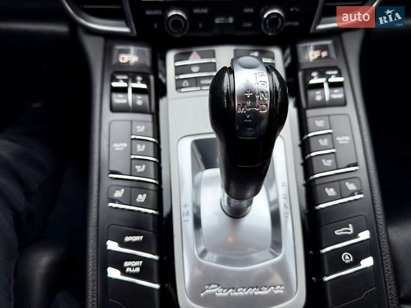 Фастбэк Porsche Panamera 2011 в Одессе