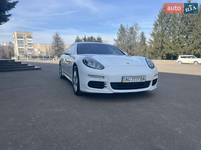 Фастбэк Porsche Panamera 2013 в Ровно