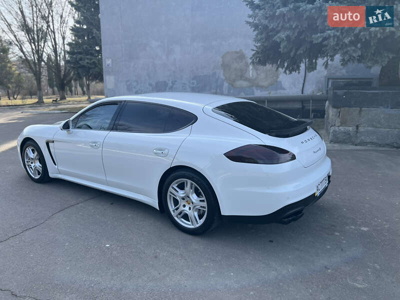 Фастбэк Porsche Panamera 2013 в Ровно