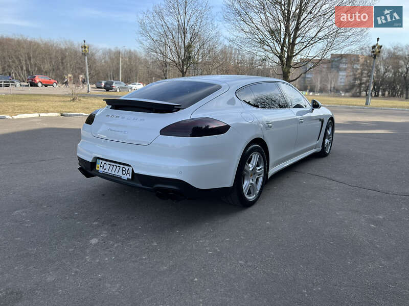 Фастбэк Porsche Panamera 2013 в Ровно