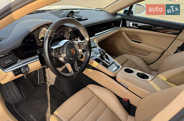 Фастбэк Porsche Panamera 2018 в 