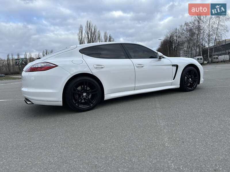 Фастбэк Porsche Panamera 2010 в Киеве