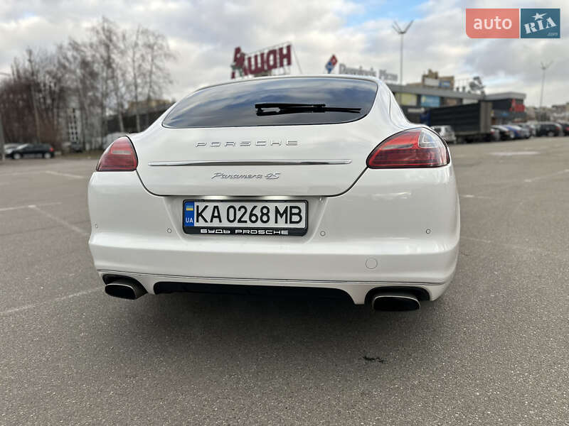 Фастбэк Porsche Panamera 2010 в Киеве