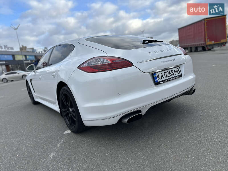 Фастбэк Porsche Panamera 2010 в Киеве