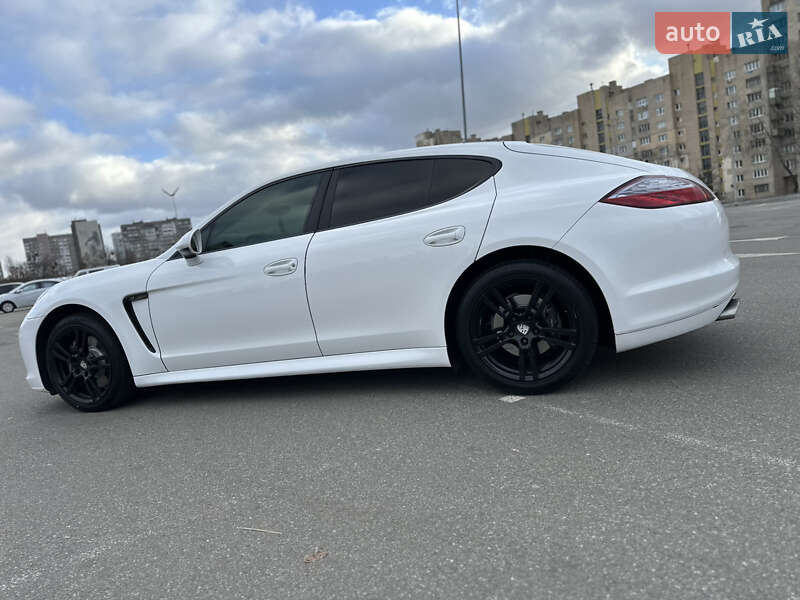 Фастбэк Porsche Panamera 2010 в Киеве