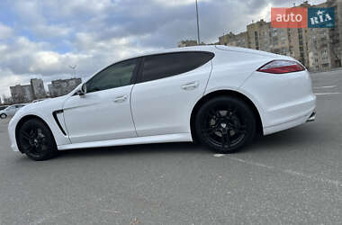 Фастбэк Porsche Panamera 2010 в 