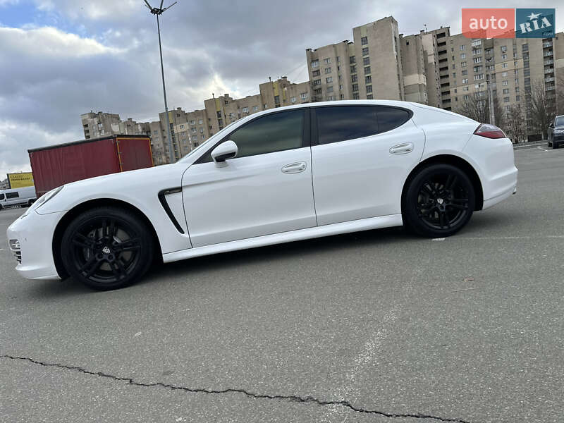 Фастбэк Porsche Panamera 2010 в Киеве