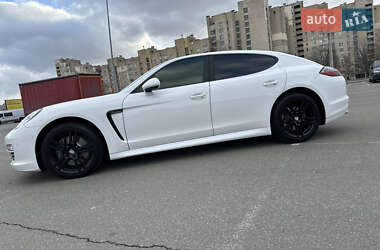 Фастбэк Porsche Panamera 2010 в 