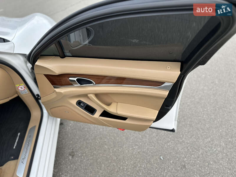 Фастбэк Porsche Panamera 2010 в Киеве