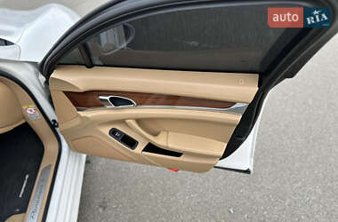 Фастбэк Porsche Panamera 2010 в 