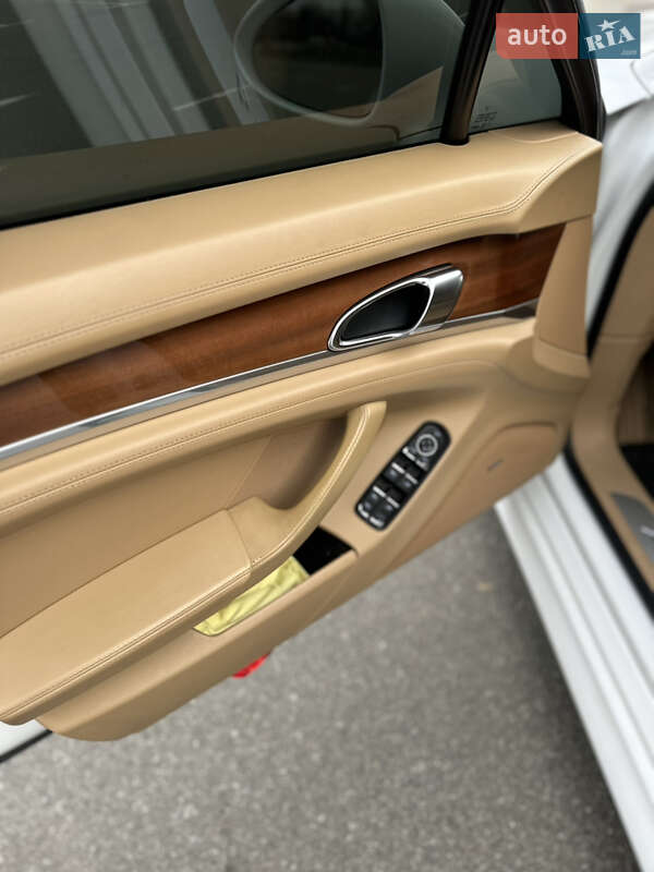 Фастбэк Porsche Panamera 2010 в Киеве