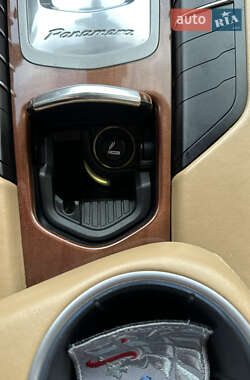 Фастбэк Porsche Panamera 2010 в 