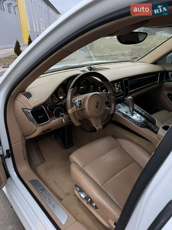 Фастбэк Porsche Panamera 2012 в Коломые