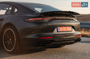 Фастбэк Porsche Panamera 2023 в 