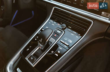 Фастбэк Porsche Panamera 2023 в 