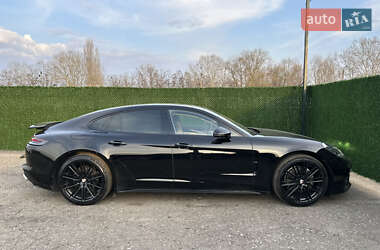 Фастбек Porsche Panamera 2018 в 