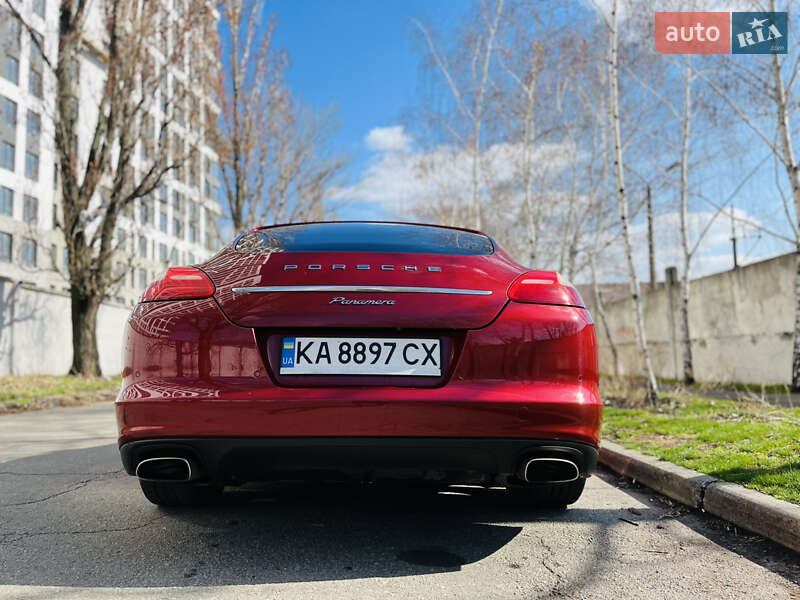 Фастбек Porsche Panamera 2012 в Києві