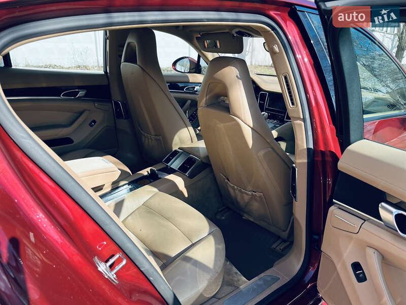 Фастбек Porsche Panamera 2012 в Києві