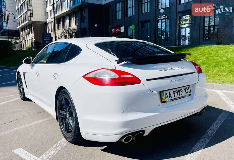 Фастбэк Porsche Panamera 2010 в Киеве