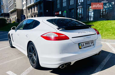 Фастбэк Porsche Panamera 2010 в 