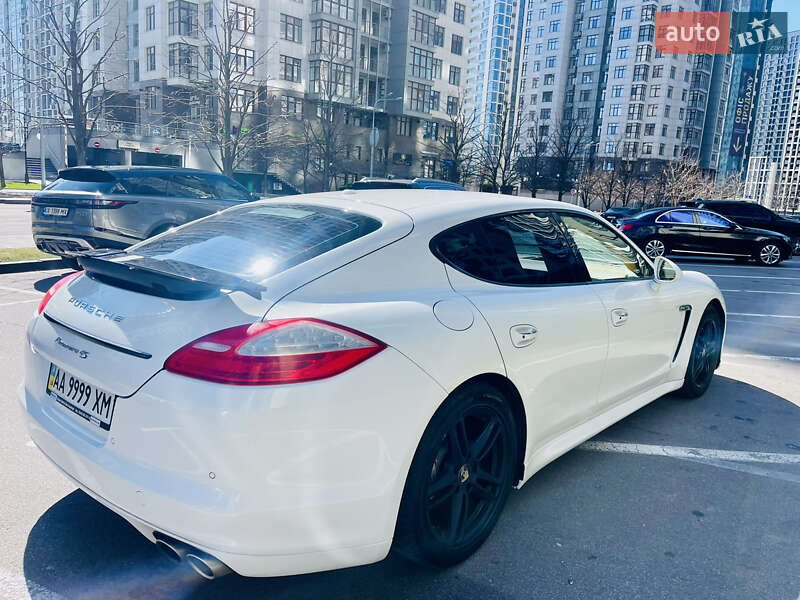 Фастбэк Porsche Panamera 2010 в Киеве