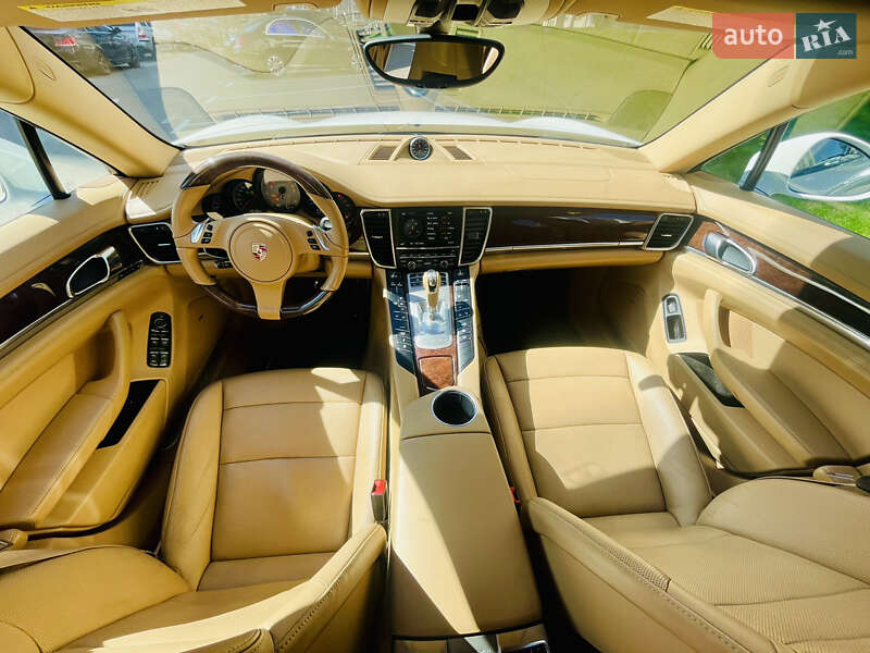 Фастбэк Porsche Panamera 2010 в Киеве