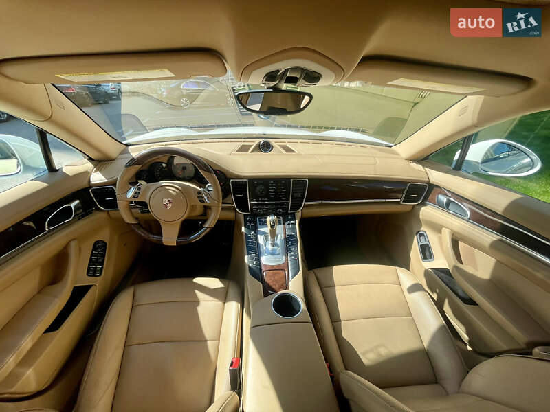 Фастбэк Porsche Panamera 2010 в Киеве