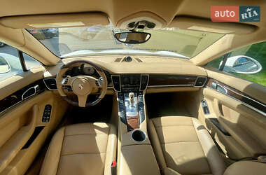 Фастбэк Porsche Panamera 2010 в 