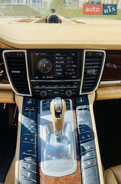 Фастбэк Porsche Panamera 2010 в 