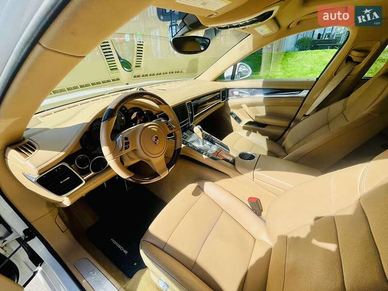 Фастбэк Porsche Panamera 2010 в Киеве
