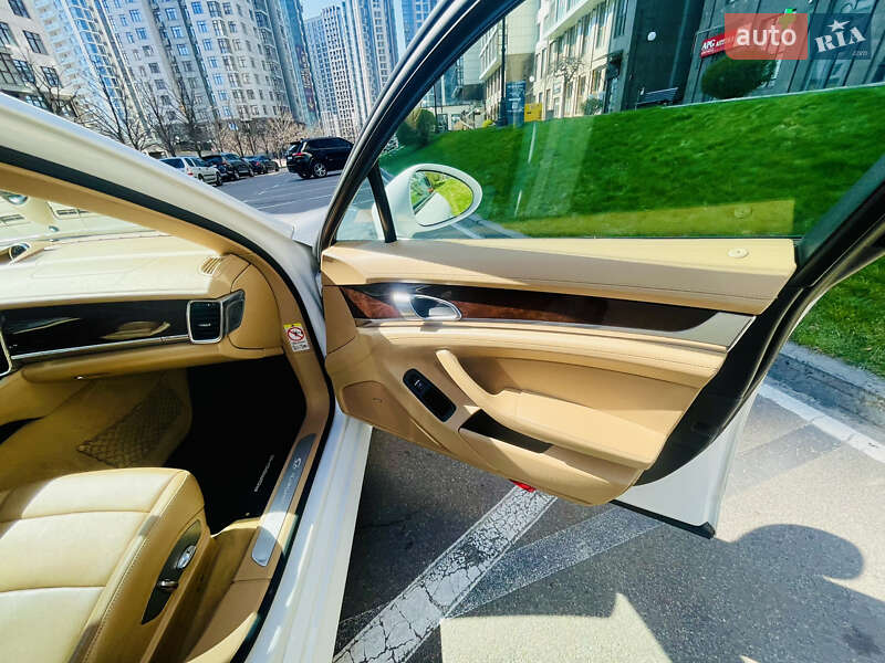 Фастбэк Porsche Panamera 2010 в Киеве