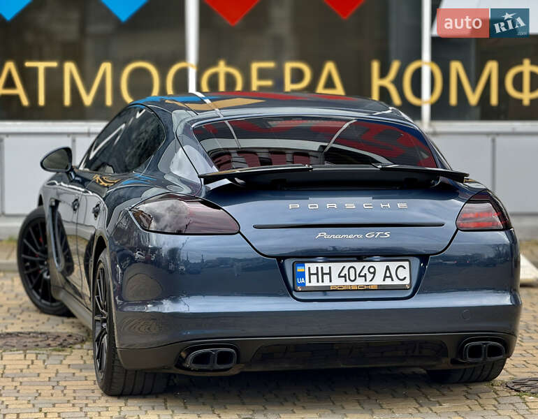 Фастбэк Porsche Panamera 2012 в Одессе