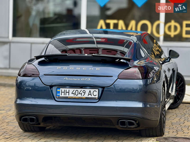 Фастбэк Porsche Panamera 2012 в Одессе