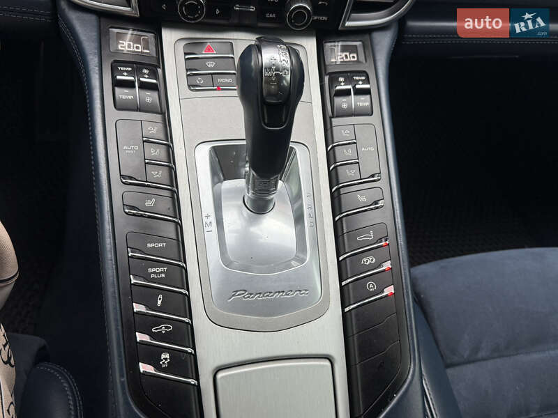 Фастбэк Porsche Panamera 2012 в Одессе