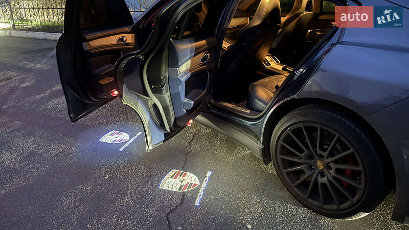 Фастбэк Porsche Panamera 2012 в Одессе