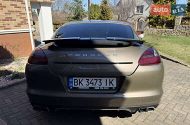Фастбэк Porsche Panamera 2011 в 