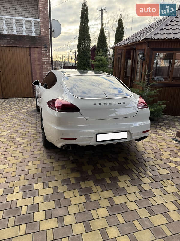 Фастбек Porsche Panamera 2010 в Києві