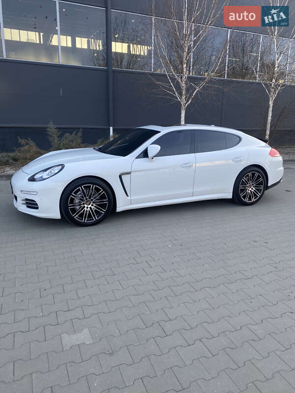 Фастбек Porsche Panamera 2015 в 