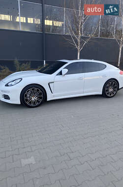 Фастбек Porsche Panamera 2015 в 