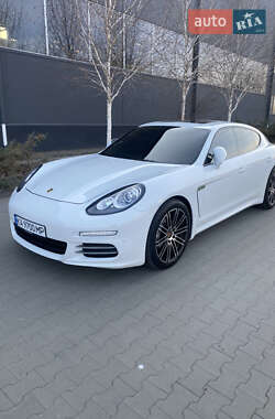 Фастбек Porsche Panamera 2015 в 