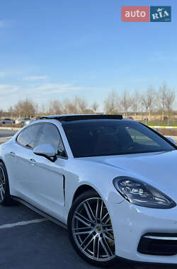Фастбек Porsche Panamera 2018 в 