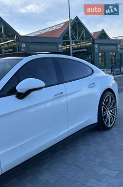 Фастбек Porsche Panamera 2018 в 