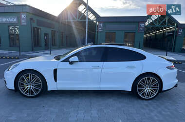 Фастбек Porsche Panamera 2018 в 