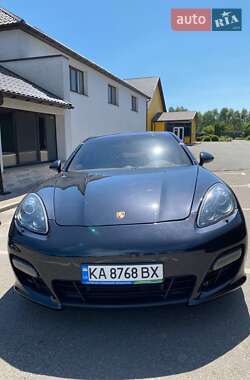 Фастбек Porsche Panamera 2012 в 