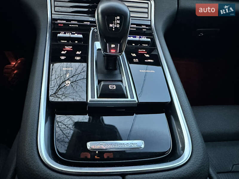 Фастбэк Porsche Panamera 2021 в Киеве