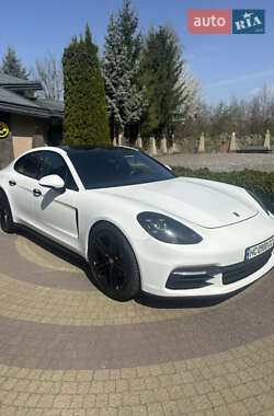 Фастбэк Porsche Panamera 2017 в 